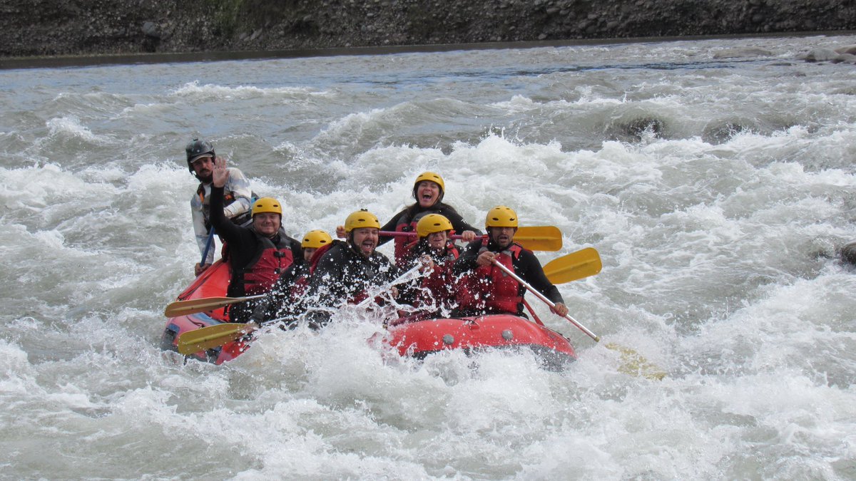 oyarcejoseph's tweet photo. Solo basta con participar para liberar tensiones 💪🌊
Rafting en San Fabián de Alico, lo mejor del turismo aventura en Ñuble 🙌 @fluye_chile y @AmigosTrekkeros 
#Rafting #TurismoAventura #travel #sanfabiandealico #nuble https://t.co/a1NwiZEUww