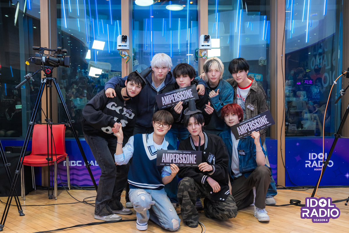 idolradiokorea's tweet image. [#아이돌라디오4 앨범 260420]

EP#217 아돌라 저잣거리에서 만난 갓퍼샌드원 도령들✨ (스페셜 DJ 이대휘)

GOD끈 긴 대휘 선배와
손끝 디테일 완전히 살린 앰퍼샌드원
홀리한데 이렇게 웃겨도 되나요?😉
디너쇼까지 그 에너지로 쭉 함께해요🙏

@AB6IX
@_AMPERSANDONE_

#MBC #IDOLRADIO