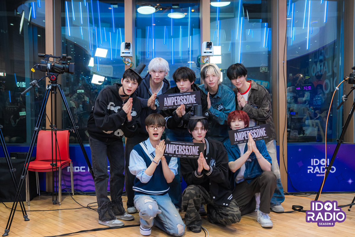 idolradiokorea's tweet image. [#아이돌라디오4 앨범 260420]

EP#217 아돌라 저잣거리에서 만난 갓퍼샌드원 도령들✨ (스페셜 DJ 이대휘)

GOD끈 긴 대휘 선배와
손끝 디테일 완전히 살린 앰퍼샌드원
홀리한데 이렇게 웃겨도 되나요?😉
디너쇼까지 그 에너지로 쭉 함께해요🙏

@AB6IX
@_AMPERSANDONE_

#MBC #IDOLRADIO