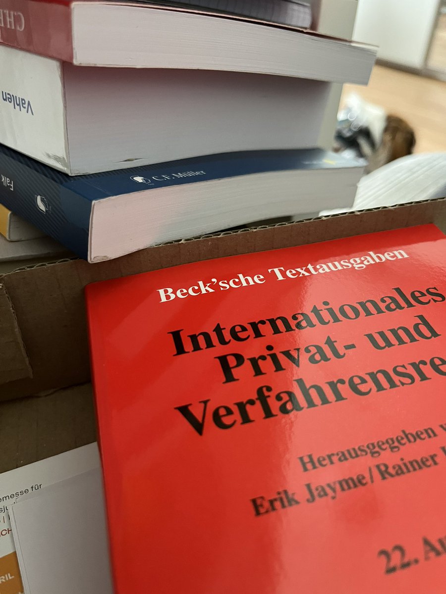 Lange überlegt, gefühlsmäßig richtig:
Mein Schwerpunkt wird Zivilverfahrens- und Insolvenzrecht.
Der rote Jayme/Hausmann liegt schon bereit.