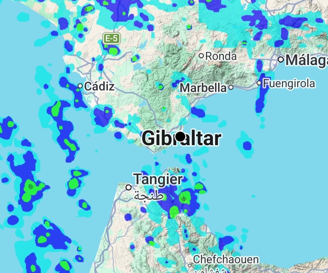 MeteoGib_'s tweet image. #Gibraltar - latest radar at 2pm, 21/04 - showers still visible - these may not be reaching the ground, but there is evidence of some Cumulonimbus associated with them - pressure fluctuating, also winds whipping up from an E-SE'ly direction, possibly the reason for the #BA abort.