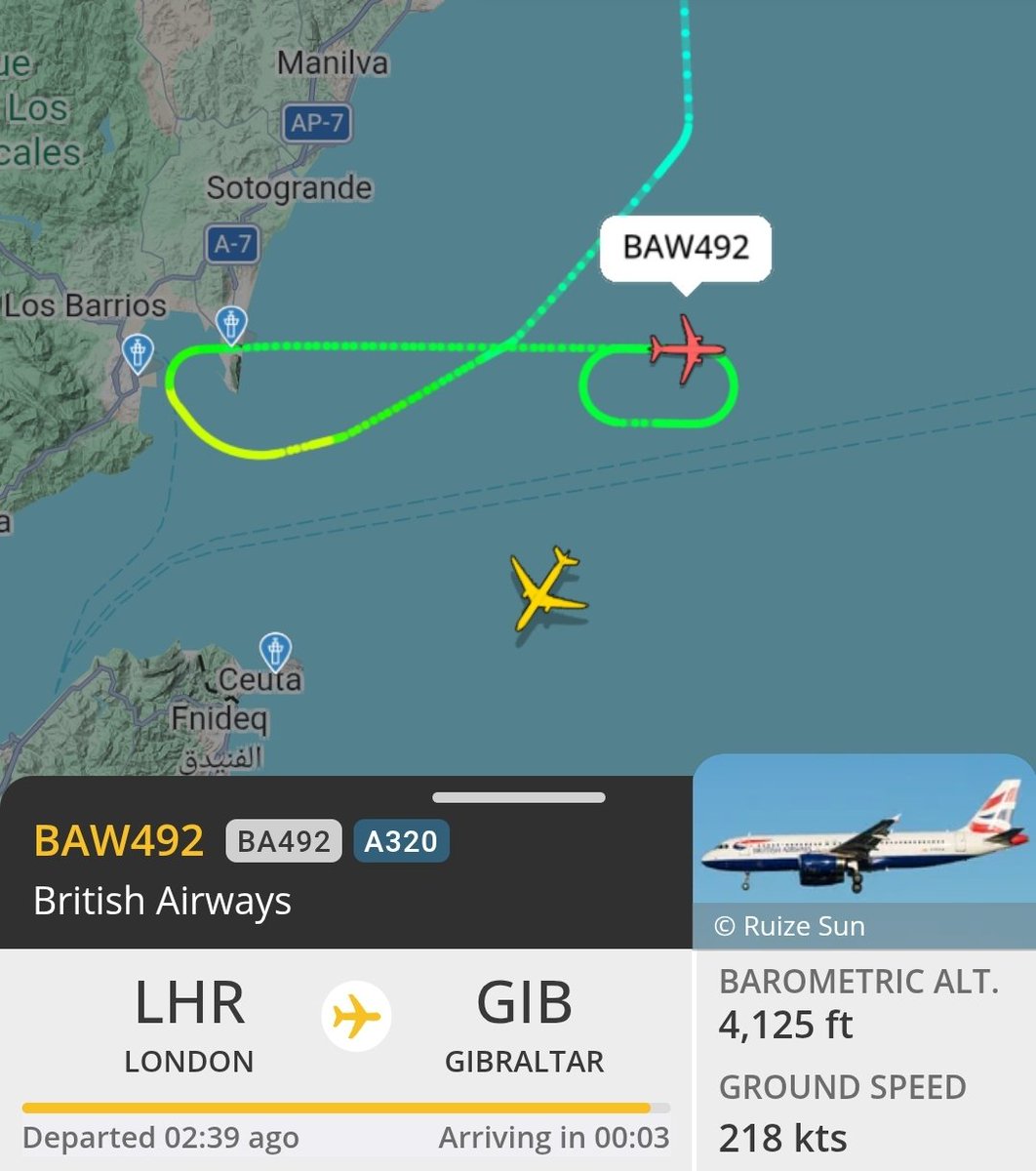 MeteoGib_'s tweet image. #Gibraltar - latest radar at 2pm, 21/04 - showers still visible - these may not be reaching the ground, but there is evidence of some Cumulonimbus associated with them - pressure fluctuating, also winds whipping up from an E-SE'ly direction, possibly the reason for the #BA abort.