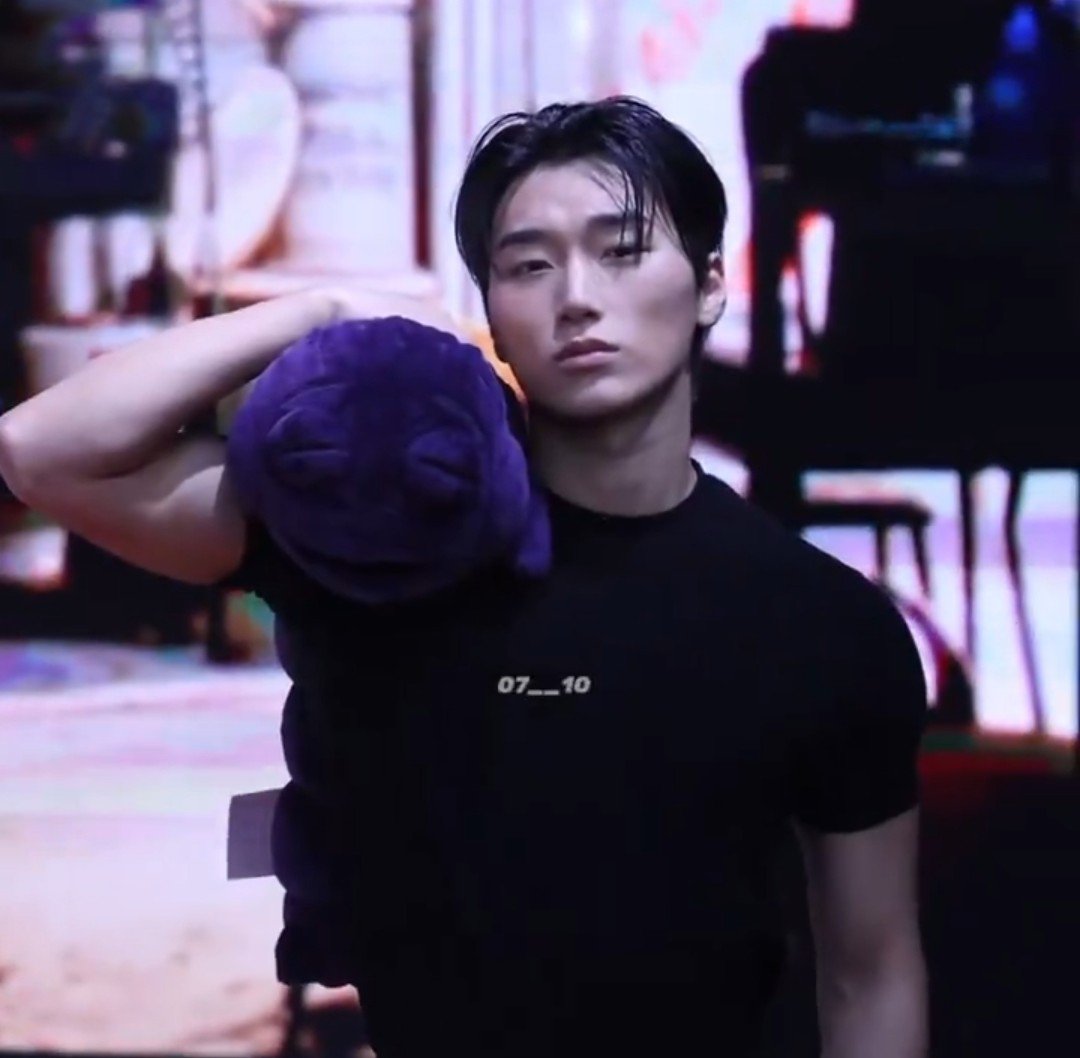 allforsan710's tweet photo. Ah this so funny 🤣
San said his favorite character in Jujutsu Kaisen is Sukuna or Toji. Many people like Gojo.
Someone said if San becomes Toji, they will be the cursed spirit who dangling on his shoulder 😭 San said isn't that worm only stick on to people it like?
#choisan #산 https://t.co/0nac02OIJ2