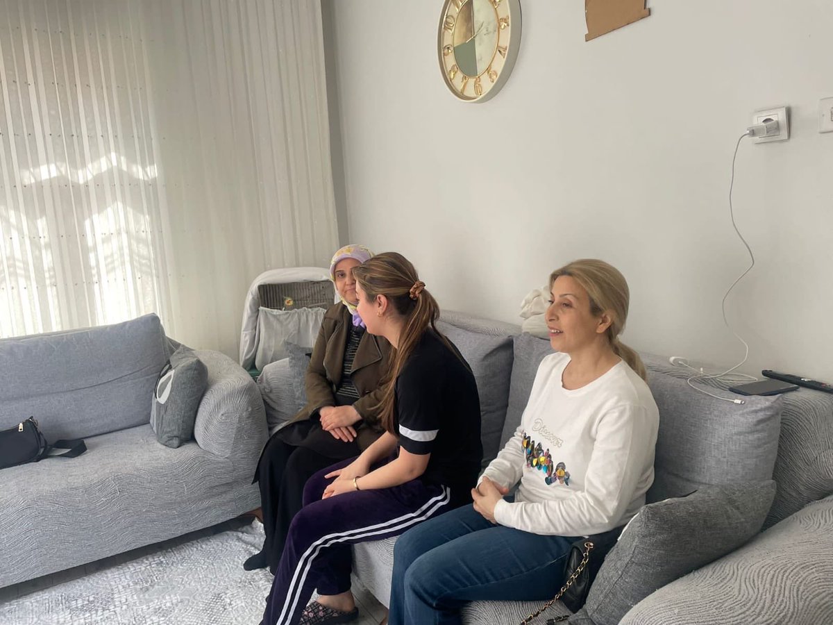 📍 Sur | Hane Ziyareti

İl Kadın Kolları Başkanımız Sn. <a href="/mervenurseyit/">Ecz.Mervenur Seyit Beşe</a> ’in öncülüğünde, İl ve İlçe Kadın Kolları teşkilatımızla birlikte Sur’da hane ziyaretleri gerçekleştirdik.

Kıymetli hemşehrilerimizle bir araya gelerek samimi sohbetler gerçekleştirdik, talep ve önerilerini