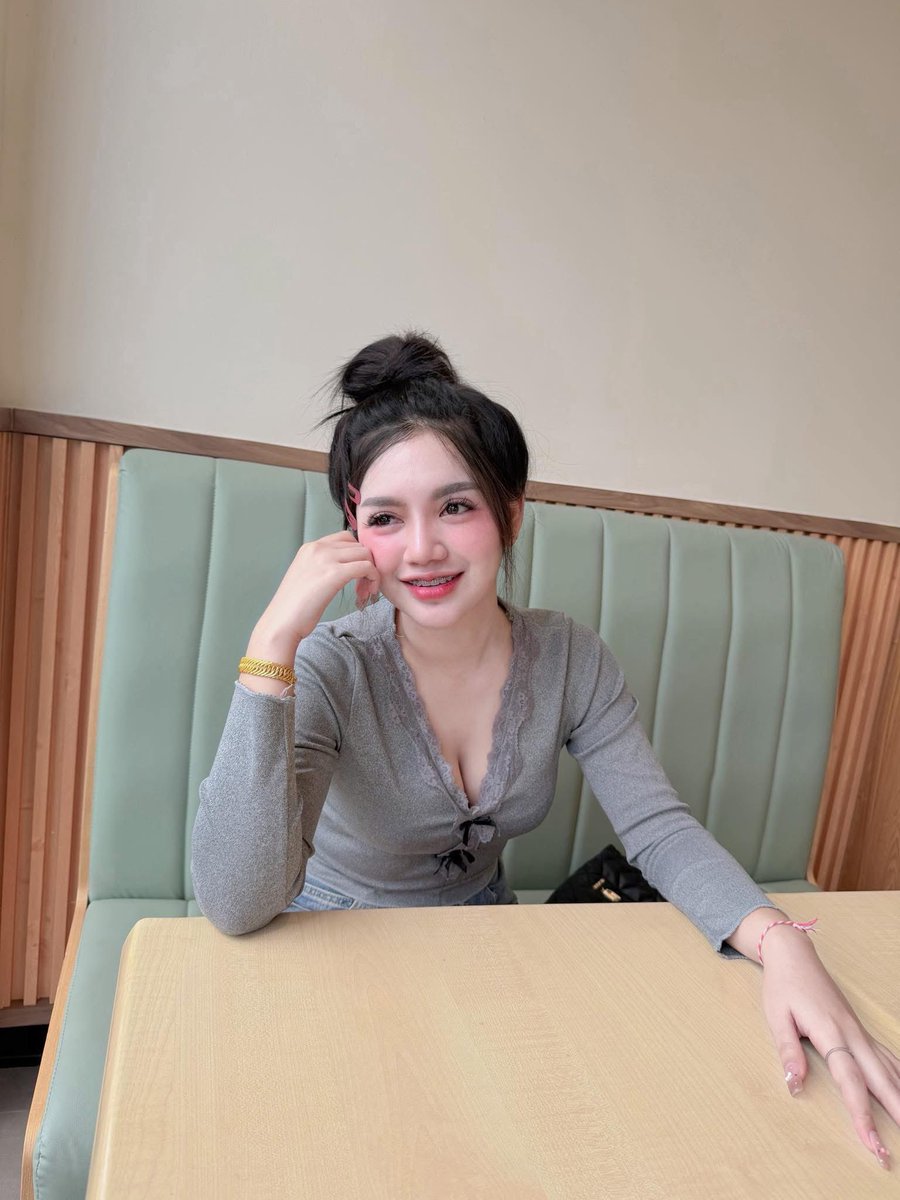 บอกคิดถึงก็ไม่เท่ามาหา😝 tweet media