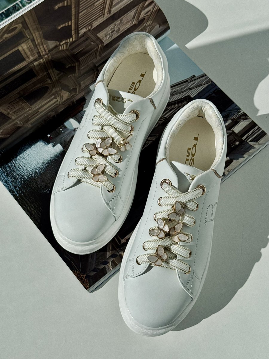 Галя шьет tweet media