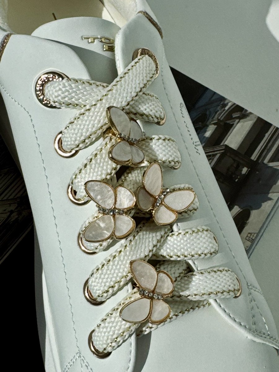 Галя шьет tweet media