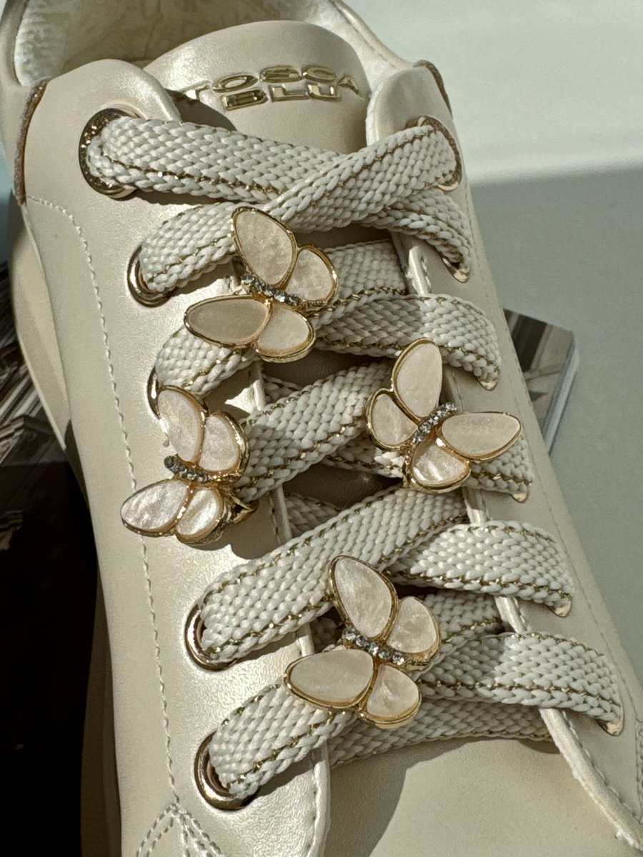 Галя шьет tweet media