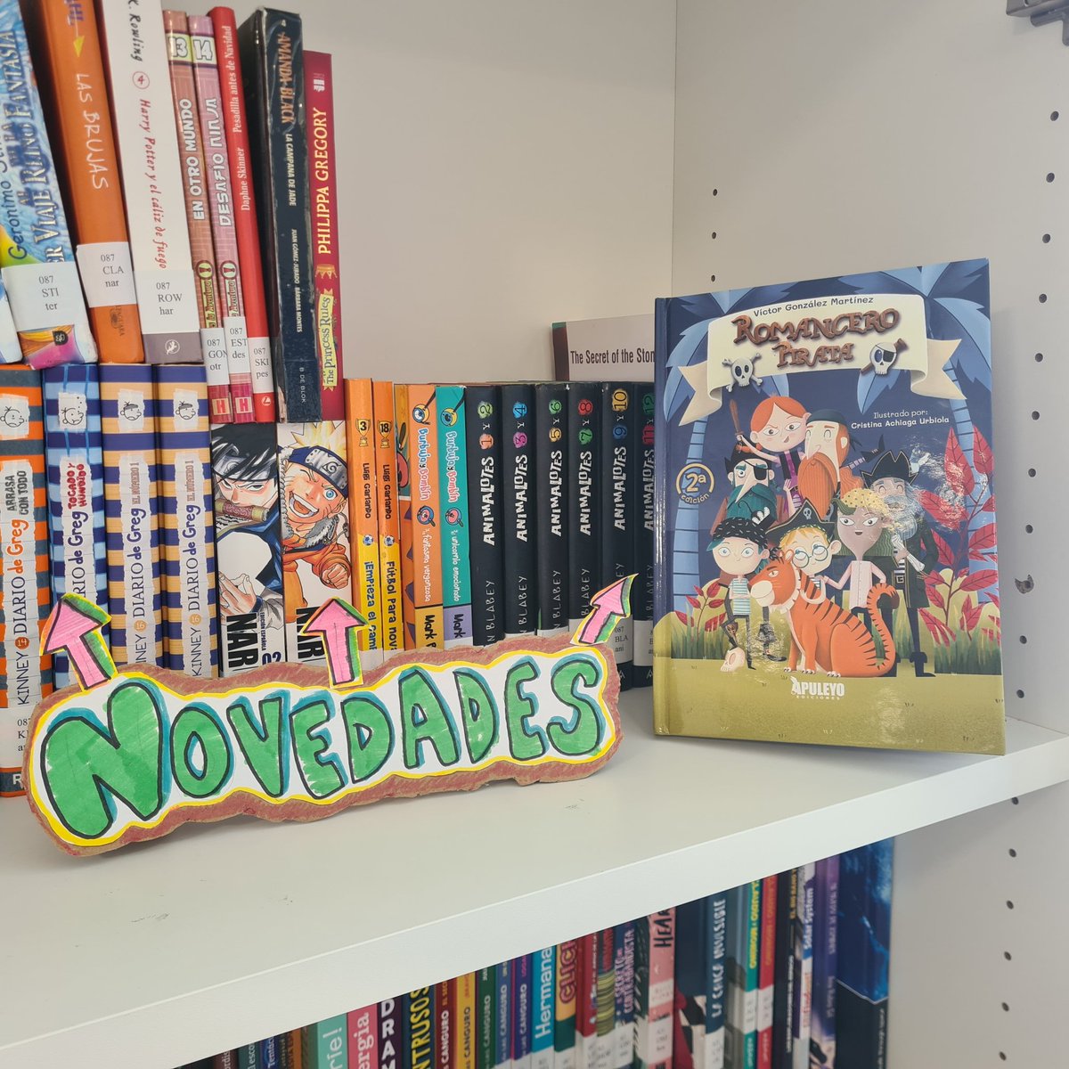 colelapaz's tweet photo. Hoy en el @colelapaz hemos viajado en barco conociendo las historias  de @RomaceroPirata. Ha sido emociante y de premio nos han dejado un libro para la #bibliotecaescolar. https://t.co/12yHO5261n