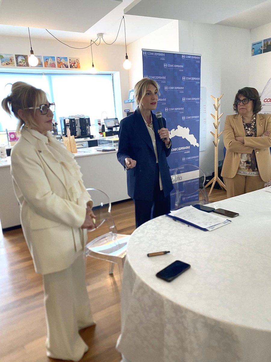 raffaellapaita's tweet photo. Oggi alla Spezia ho partecipato all’assemblea organizzata da Confcooperative Lavoro e Servizi Liguria, un importante momento di confronto sul ruolo della cooperazione nel nostro territorio.

Ringrazio Anna Viviani, Anna Manca e il vice presidente nazionale Giovanni Di Nunno per l’impegno e la visione che portano avanti con serietà e competenza.

Un pensiero sentito e riconoscente va a Don Martini e Don Perinetti, punti di riferimento per il mondo cooperativo locale, il cui esempio continua a ispirarci.

Le cooperative rappresentano un pilastro fondamentale per lo sviluppo della nostra città e del suo porto: creare lavoro, rafforzare la coesione sociale e sostenere la crescita significa investire nel futuro e l’innovazione della Spezia.