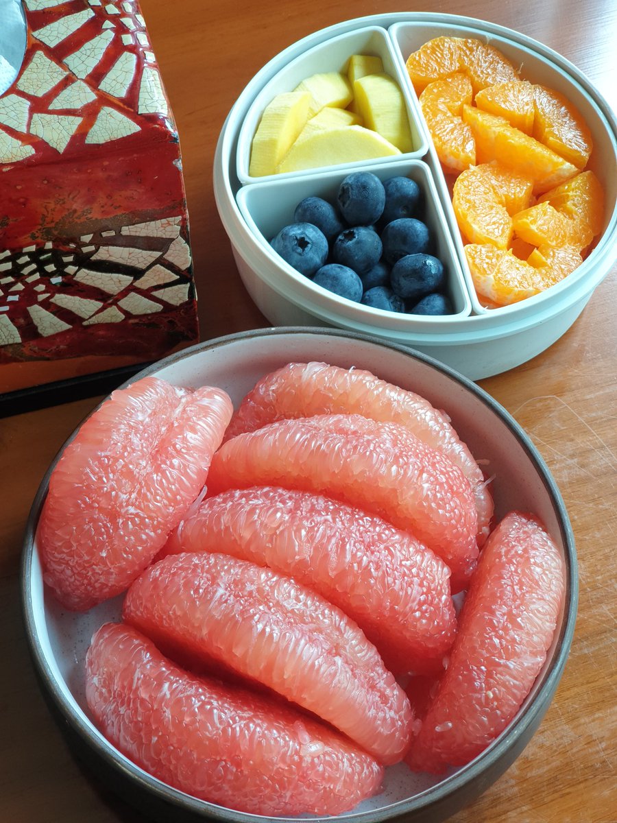 KwansriR's tweet photo. กินผลไม้หลากสีหมุนเวียนกันไปอย่างละนิดอย่างละหน่อยดีต่อสุขภาพ https://t.co/m2ouBd4gol