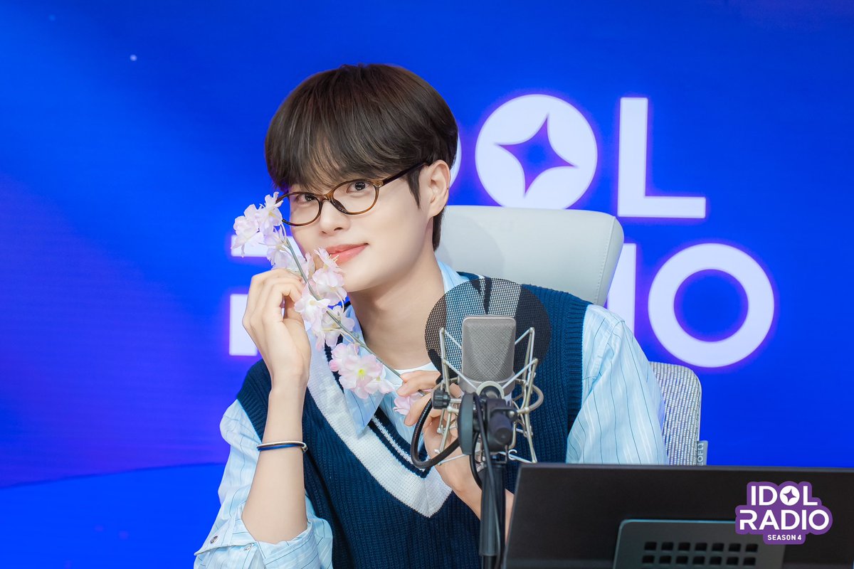idolradiokorea's tweet photo. [#아이돌라디오4 앨범 260420]

EP#217 아돌라 저잣거리에서 만난 갓퍼샌드원 도령들✨ (스페셜 DJ 이대휘)

빵빵즈 친구들 대신 
아돌라를 지키러 와준 휘디!
멘트 하나하나~ 야무지고
실로폰 하나까지도 잘쳐서
후배님들도 아돌라도 눈에서 하트 나옴💗

@AB6IX

#MBC #IDOLRADIO #아이돌라디오 #에이비식스 #이대휘