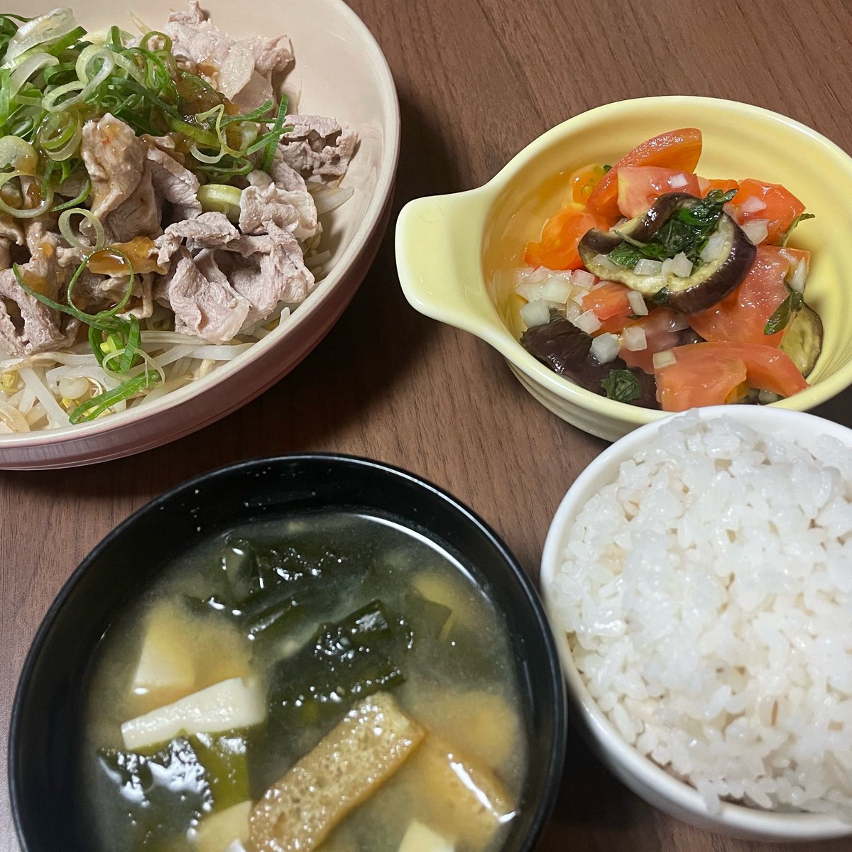 今日はトマトとナスのマリネと、冷しゃぶにしましたら思ったより夜が寒かったです:( ;´꒳`;):

お味噌に生姜入れてリカバリー。