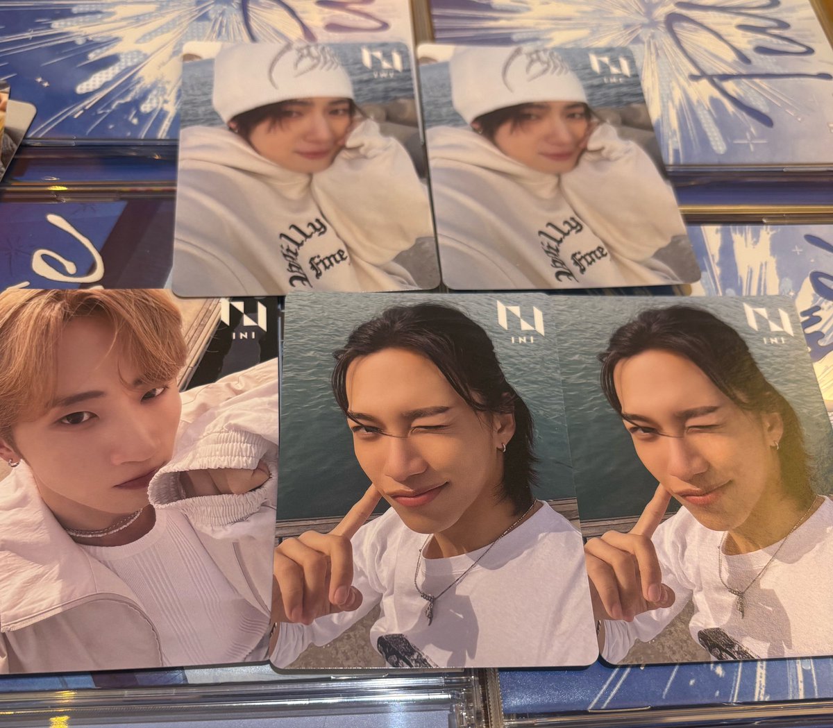 メガタニ tweet media