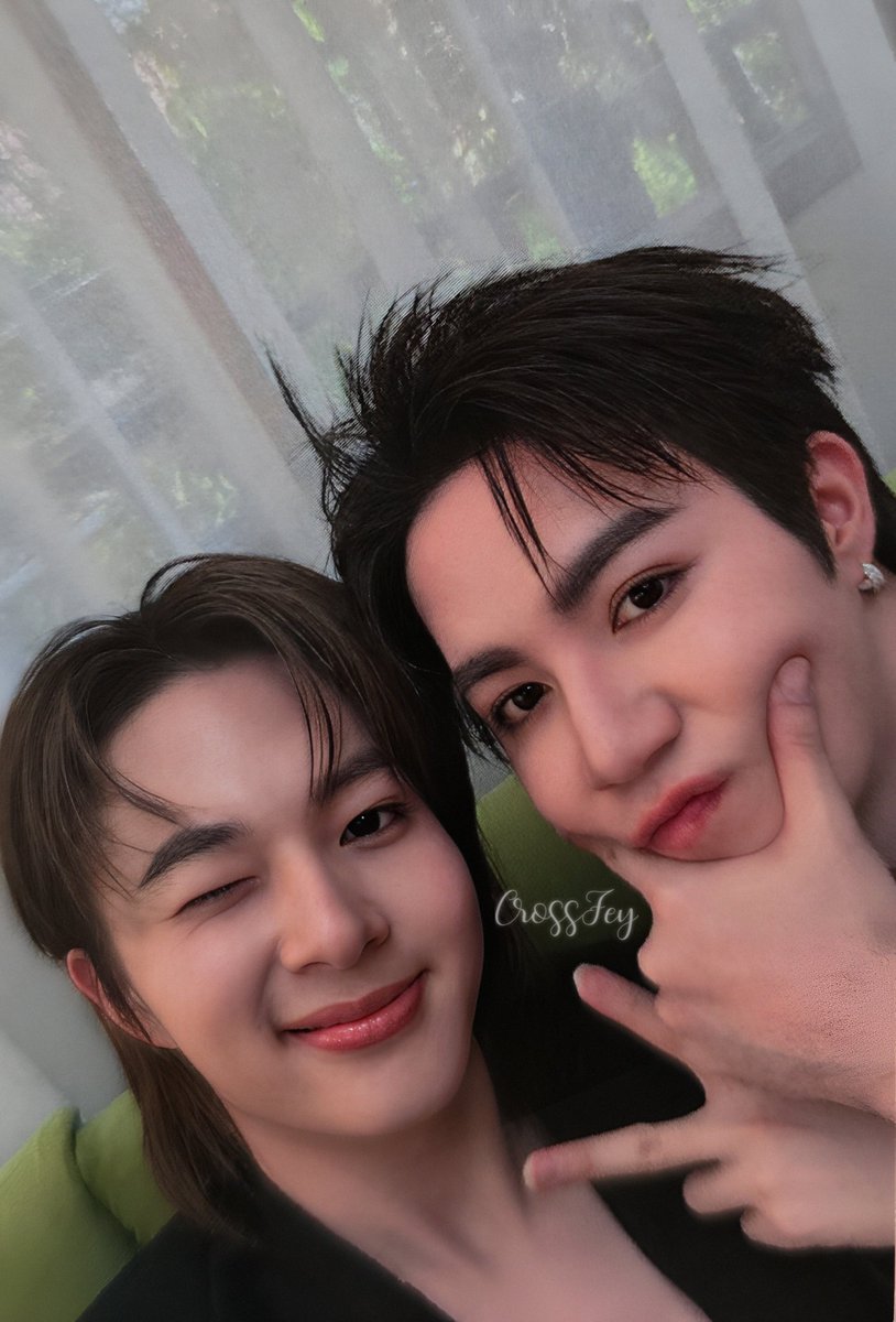 fey_cross tweet media