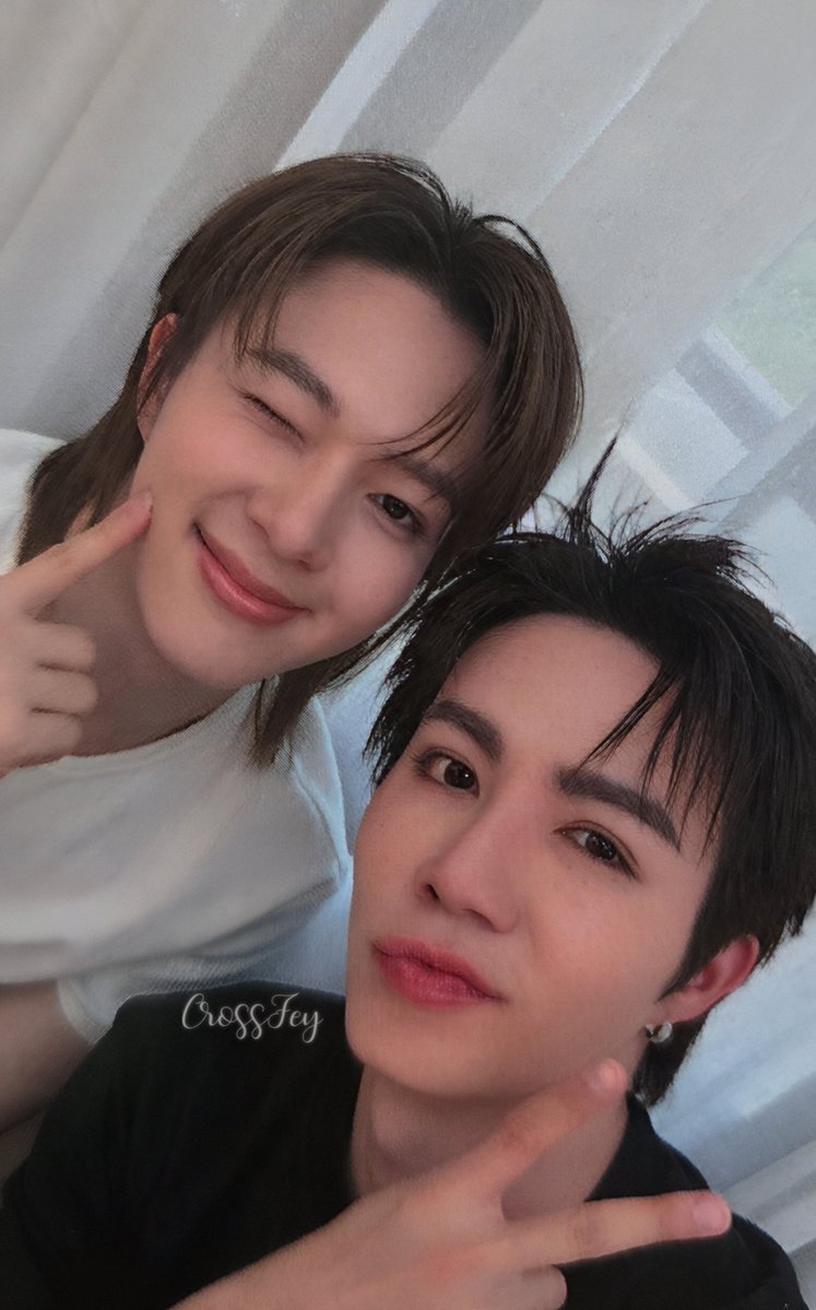 fey_cross tweet media