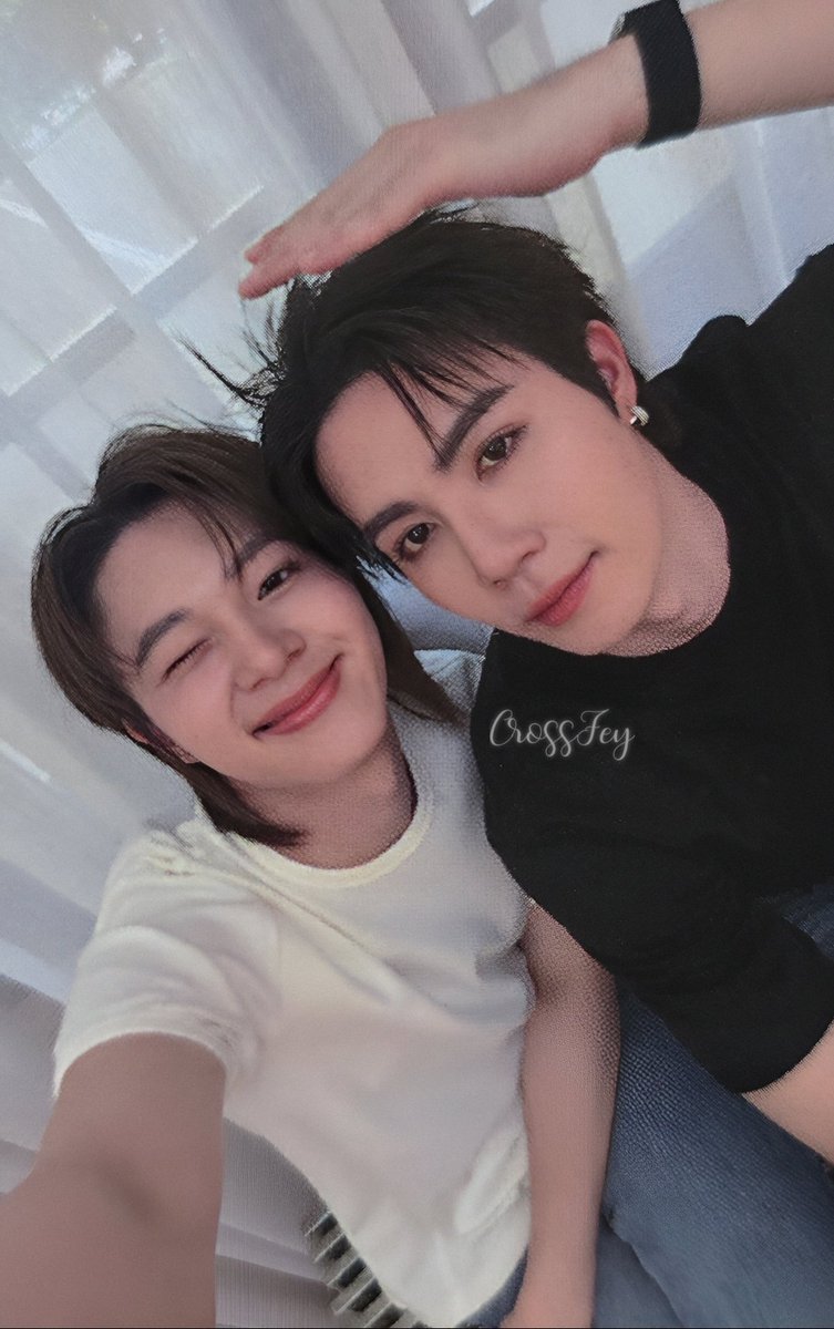 fey_cross tweet media