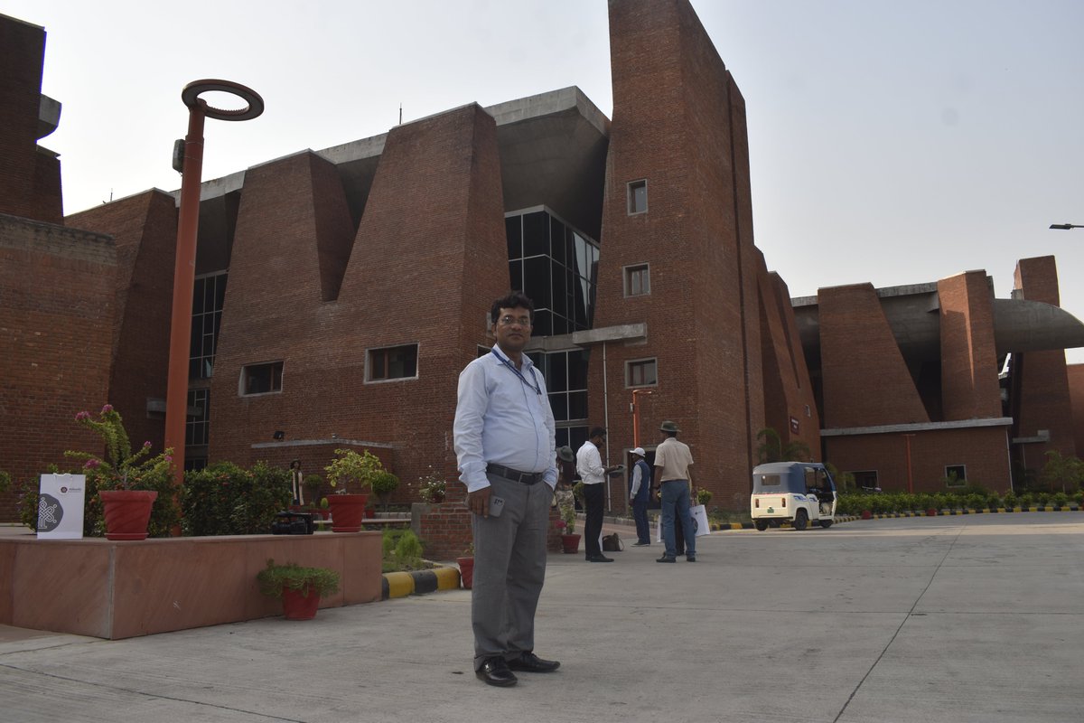 TourismBiharGov's tweet image. The visit further continued with a stop at the Nalanda University, where the global influencer delegation arrived and experienced Bihar’s legacy of learning.

#NalandaUniversity #BiharTourism #IncredibleIndia #ExploreBihar #HeritageOfIndia #LegacyOfLearning #GlobalInfluencers