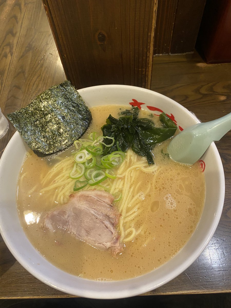 alphasteralis's tweet photo. #さつまっこ　#大森山王 
大盛　硬濃
たまに食べたくなるローカルラーメン。ラーショと家系の間位のなんとも言えない美味しさ！
食べた事ない人は是非一度試してください！田園調布とか余裕で２０年以上はやってると思います！ https://t.co/bAJb5BCiMO