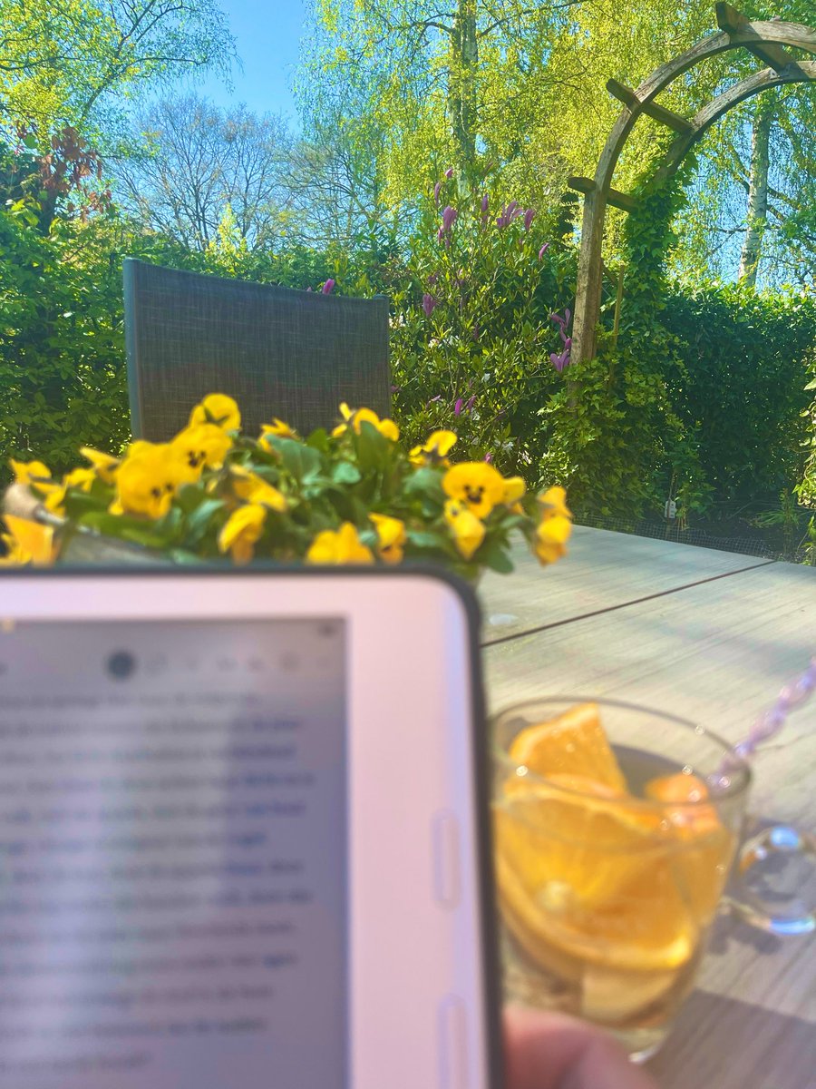 Kassandra_1977's tweet image. Je hoort mij vandaag niet klagen ☺️

#reading #books #kobo