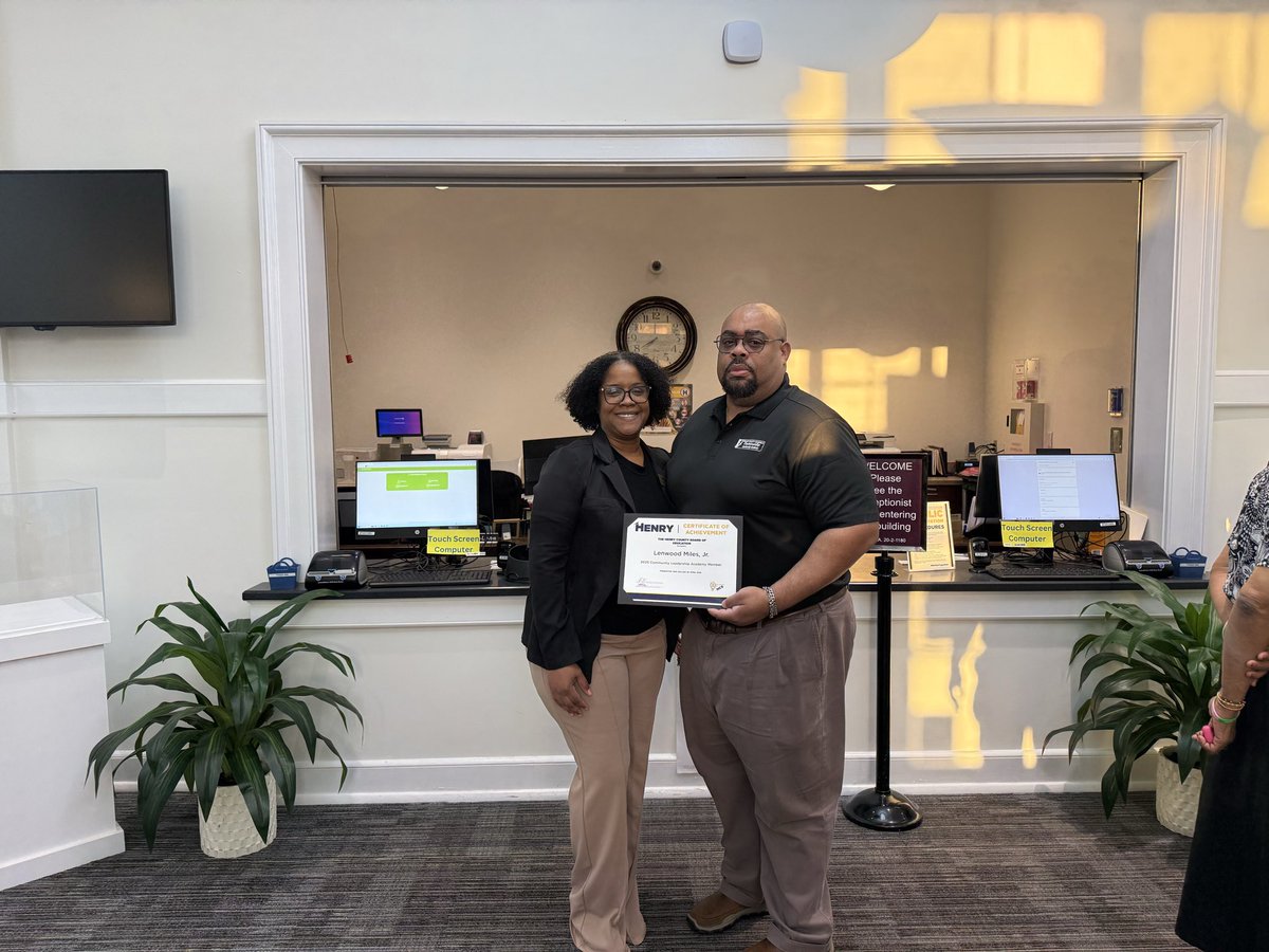 DrMilesk31's tweet image. So proud of Lenwood for being recognized at @HenryCountyBOE for his participation in the Henry County Schools Community Leadership Academy last night! Investing in our community is so important, and I love seeing him engage with this great program. #CommunityLeadership #HCS