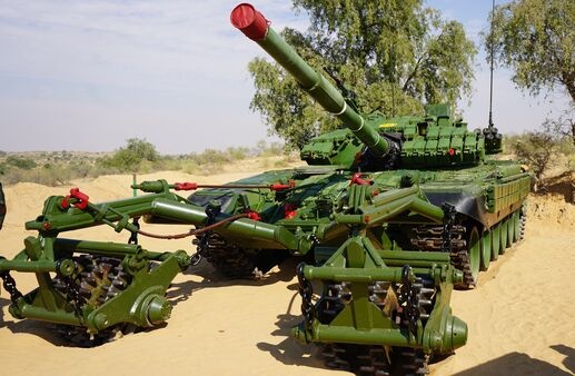 NewsIADN's tweet image. #MoD has signed contracts with #BEML and Electro Pneumatics &amp;amp; Hydraulics for the procurement of TRAWL Assembly for T-72/T-90 Tanks worth ₹975 crore ($104 million).
