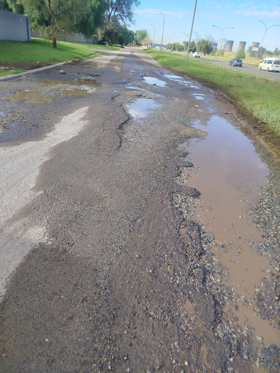 PiusPm's tweet photo. @CoE_Call_Centre 
Pls advise when will case be attended to ....
Incident acknowledged: TIME TAKEN TO REPAIR A SINGLE POTHOLE - IN MAJOR ROAD,ROAD INFRASTRUCTURE RELATED SERVICES,Ref No: 3100 of 2025/11/11. 22 CHEETAH Street ESTHERPARKContact:0860543000 Regards COE https://t.co/IiXCAZl3lW