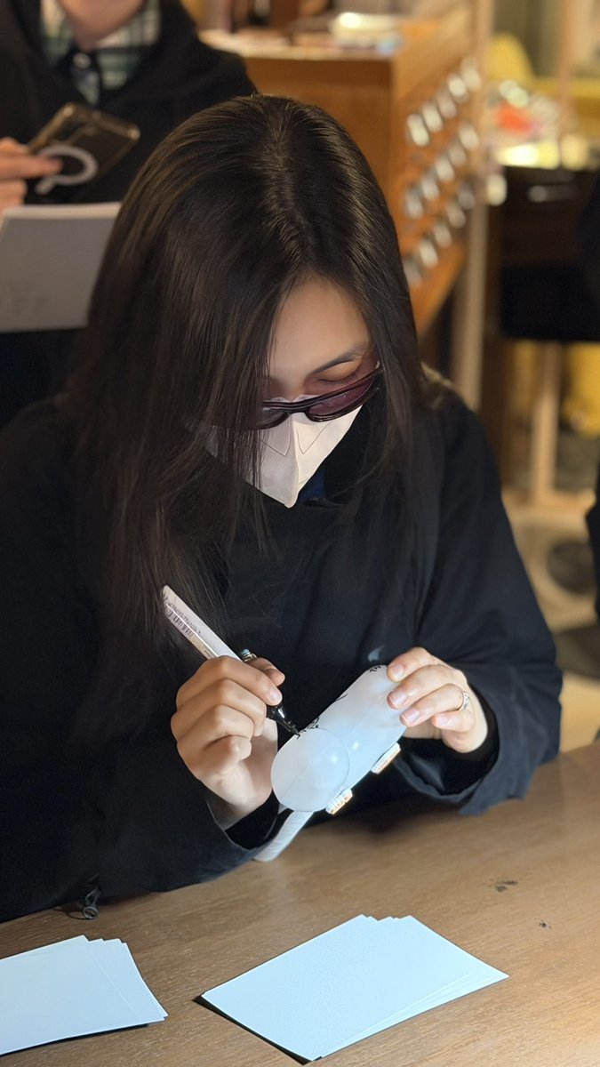 (돌아온)위원장 tweet media