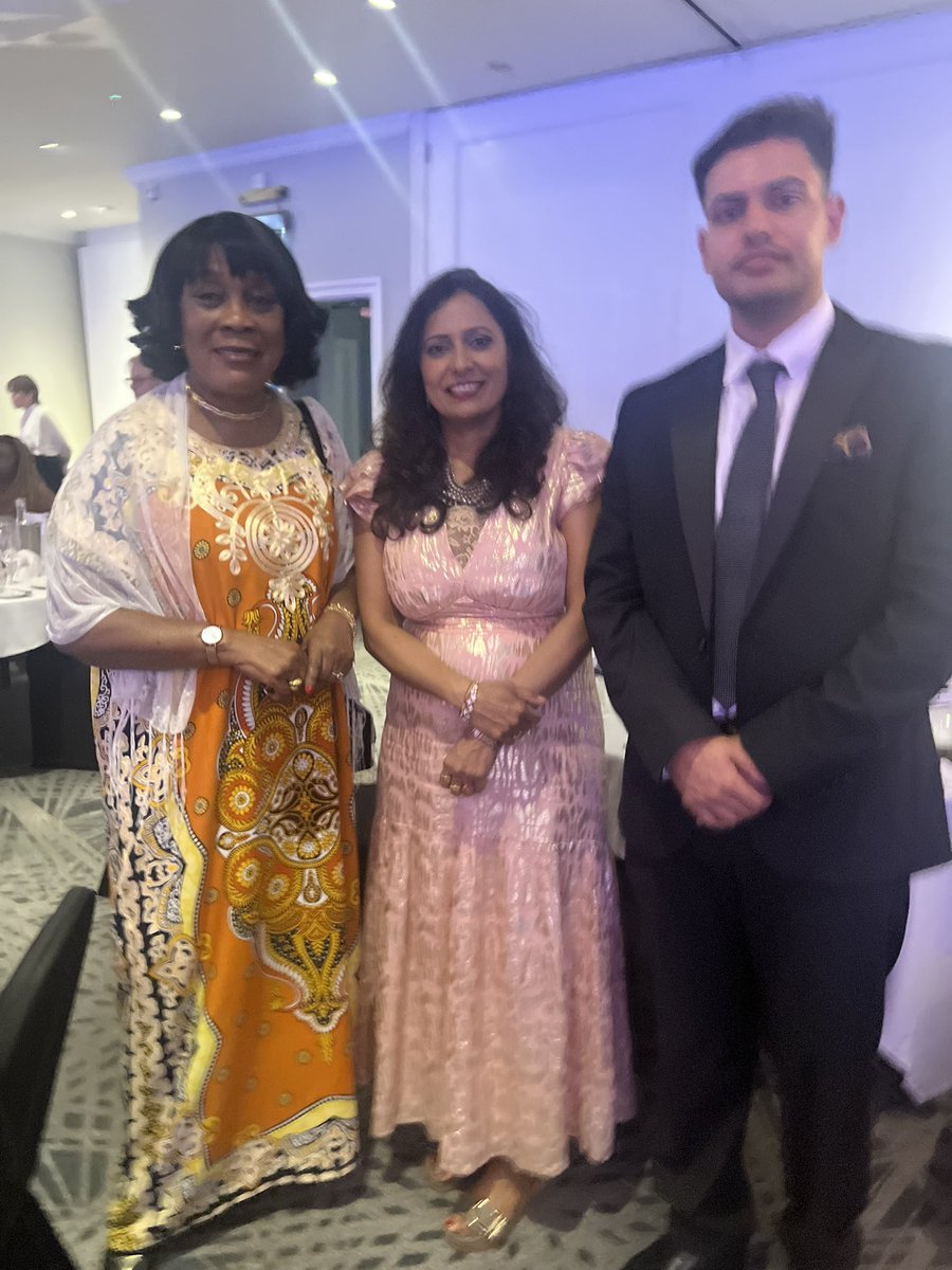 parveenrani80's tweet photo. An inspiring evening at the Mayor of Hertsmere’s Civic Dinner celebrating our local heroes. Great to see Borehamwood Foodbank recognised—truly vital work. Congratulations to all award winners.
#Hertsmere #LocalHeroes #Community https://t.co/QFpUefJrvH