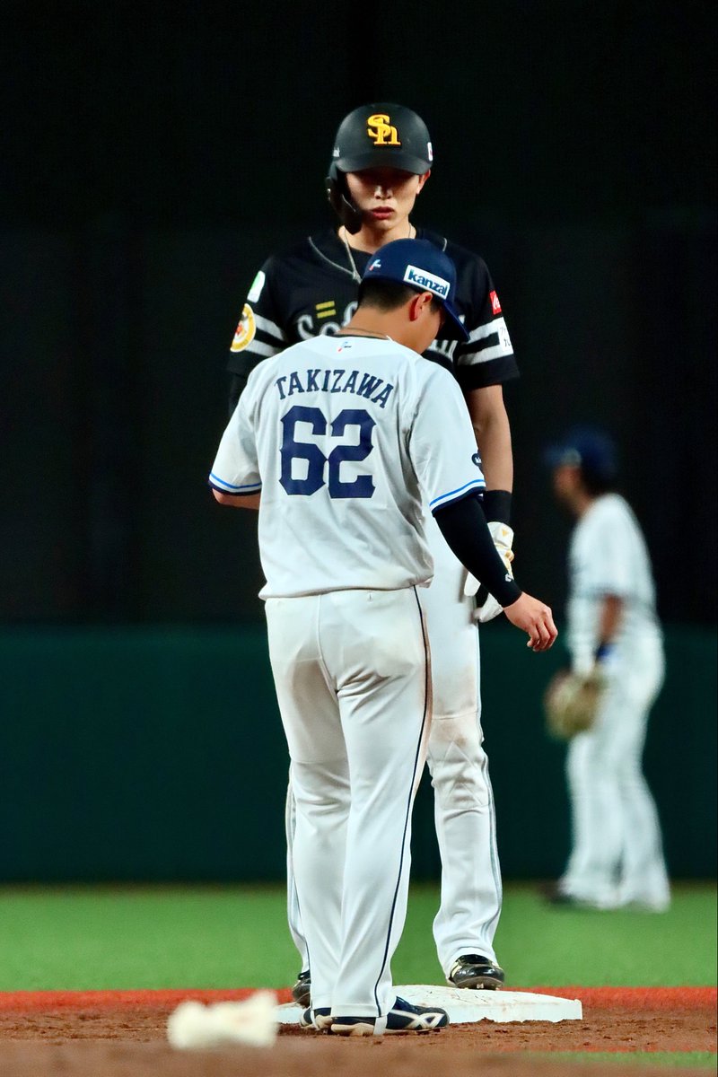 Hyper_Beam15O's tweet photo. 滝澤くんのことｼﾞﾛｼﾞﾛ見すぎてて笑う👀

#sbhawks #周東佑京 選手
#seibulions #滝澤夏央 選手 https://t.co/lueUdQu4bx