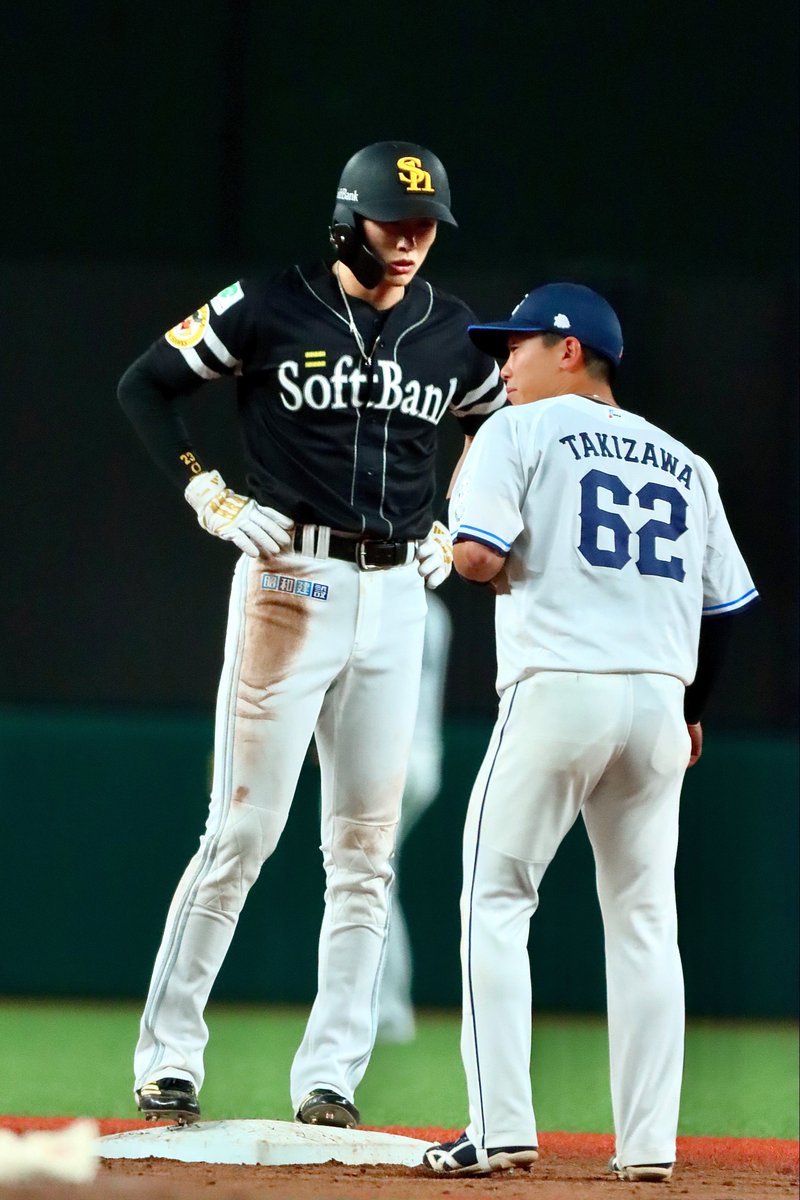 Hyper_Beam15O's tweet photo. 滝澤くんのことｼﾞﾛｼﾞﾛ見すぎてて笑う👀

#sbhawks #周東佑京 選手
#seibulions #滝澤夏央 選手 https://t.co/lueUdQu4bx