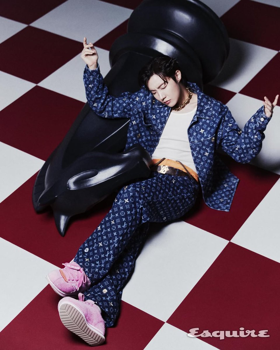 apoyo_ot7's tweet image. Esquire Korea en Instagram

Capturé los momentos más brillantes de J-Hope a través de la cámara. Pueden encontrar más imágenes de la sesión fotográfica en la edición de mayo de &amp;lt;Esquire Korea&amp;gt;.

🖇️instagram.com/p/DXYyL9MD3ee/…

#BTS @BTS_twt #BTSARMY #ARMY #JHOPE