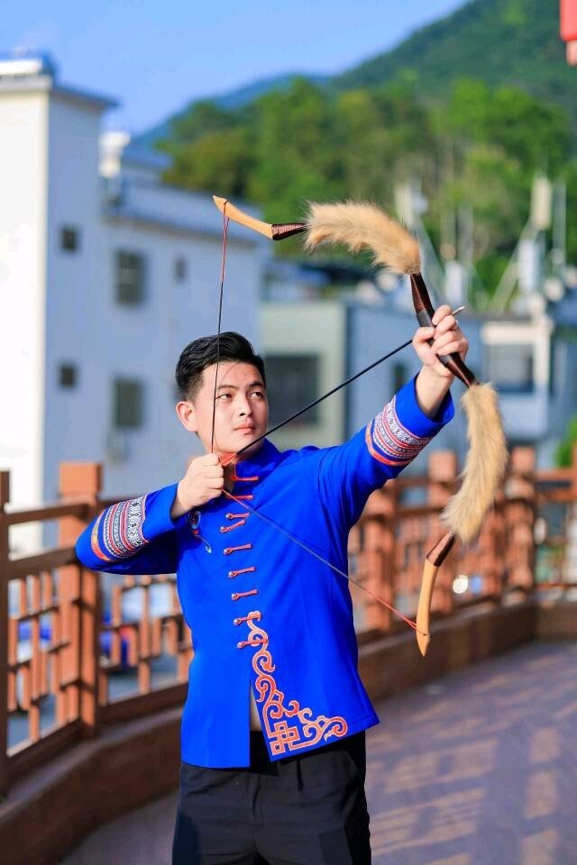 thisisGBA's tweet image. #Tradition | At Hongluo Village, #Shenzhen's only She ethnic village, the Sanyuesan Festival comes alive with vibrant traditions and timeless rituals 🎶

From phoenix costumes and leaf whistling to bamboo dances and folk games, every corner of the village celebrates a rich