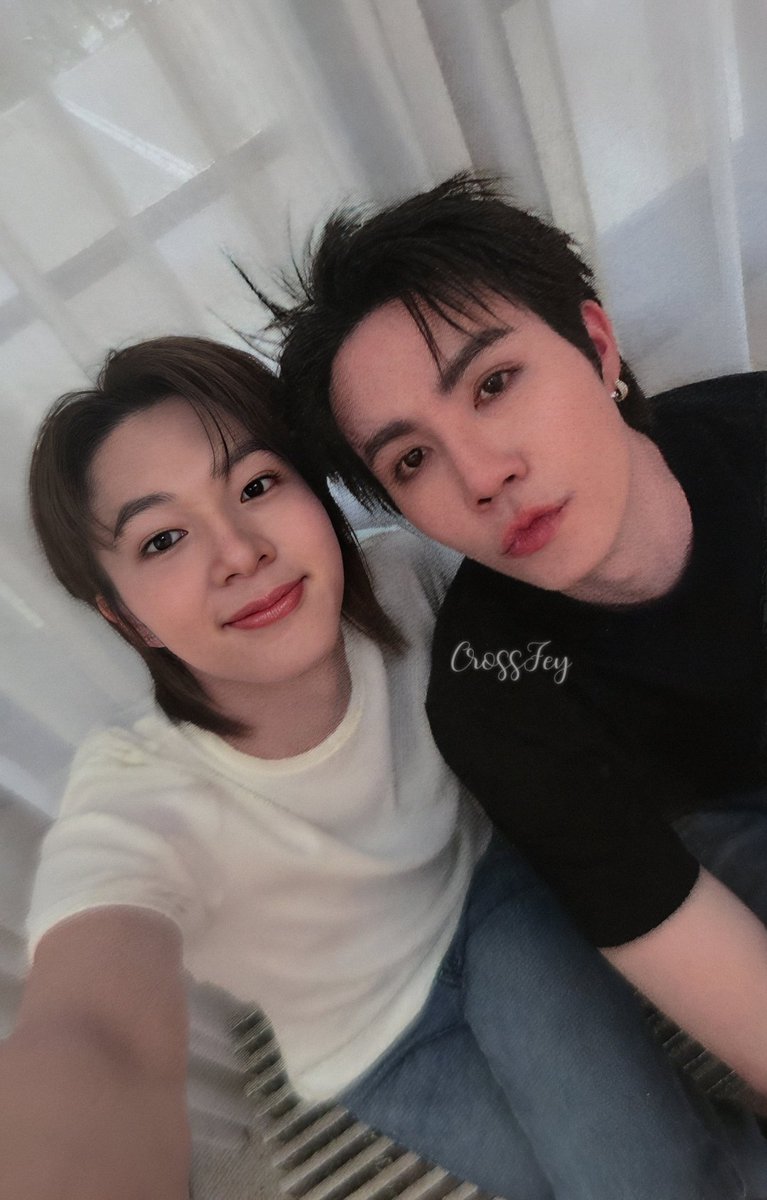 fey_cross tweet media