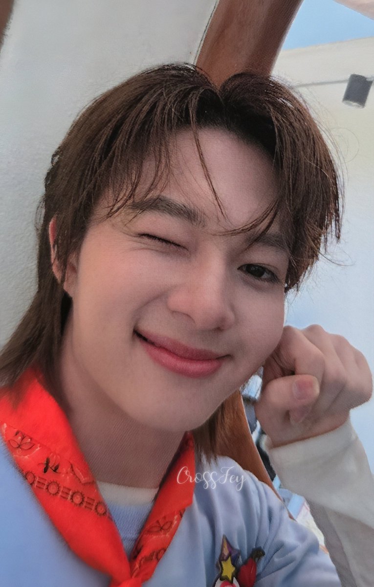 fey_cross tweet media