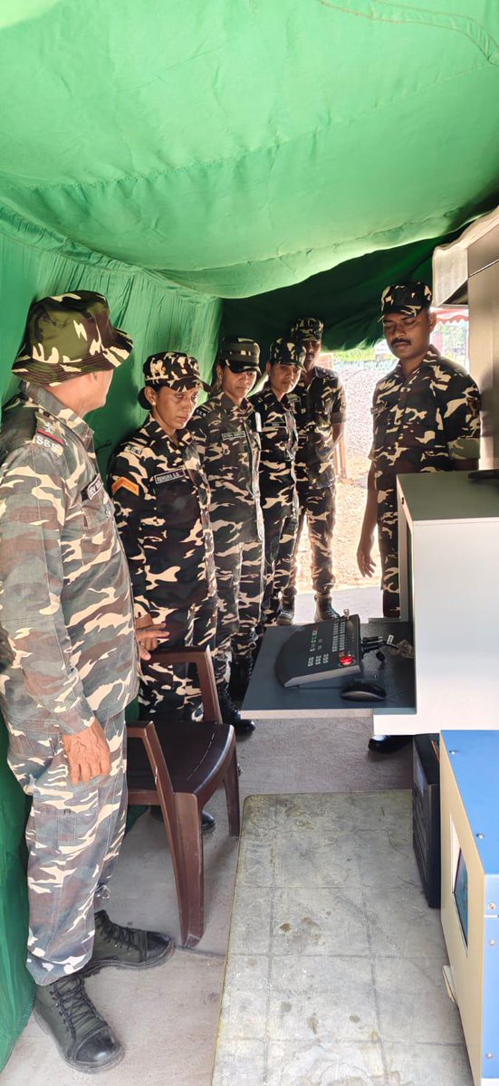जरवा–कोइलाबास में सुरक्षा जांच के दौरान एक्स-रे बैगेज स्कैनर व DFMD की जानकारी देकर आधुनिक तकनीक से सतर्कता को और मजबूत किया गया।
#SSB_INDIA 
#SSBSHQGKP #SSBFTRLUCKNOW
#SecurityAwareness #XRayScanner 
#DFMD 
#ModernEquipment #TechEnabledSecurity #SafeCheck 
#JaiHind