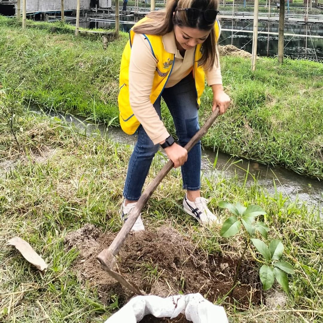 Miss Tweet | tweet media