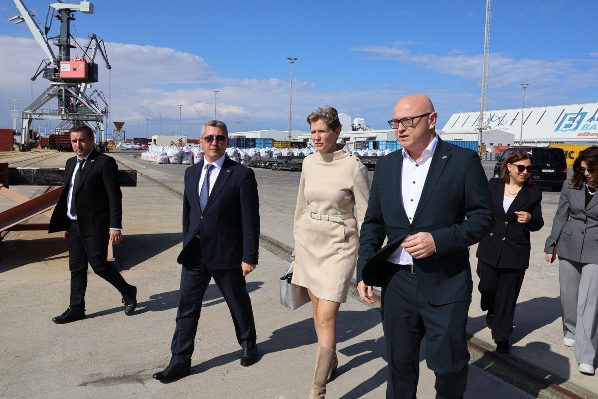 Netherlands in Azerbaijan tweet media