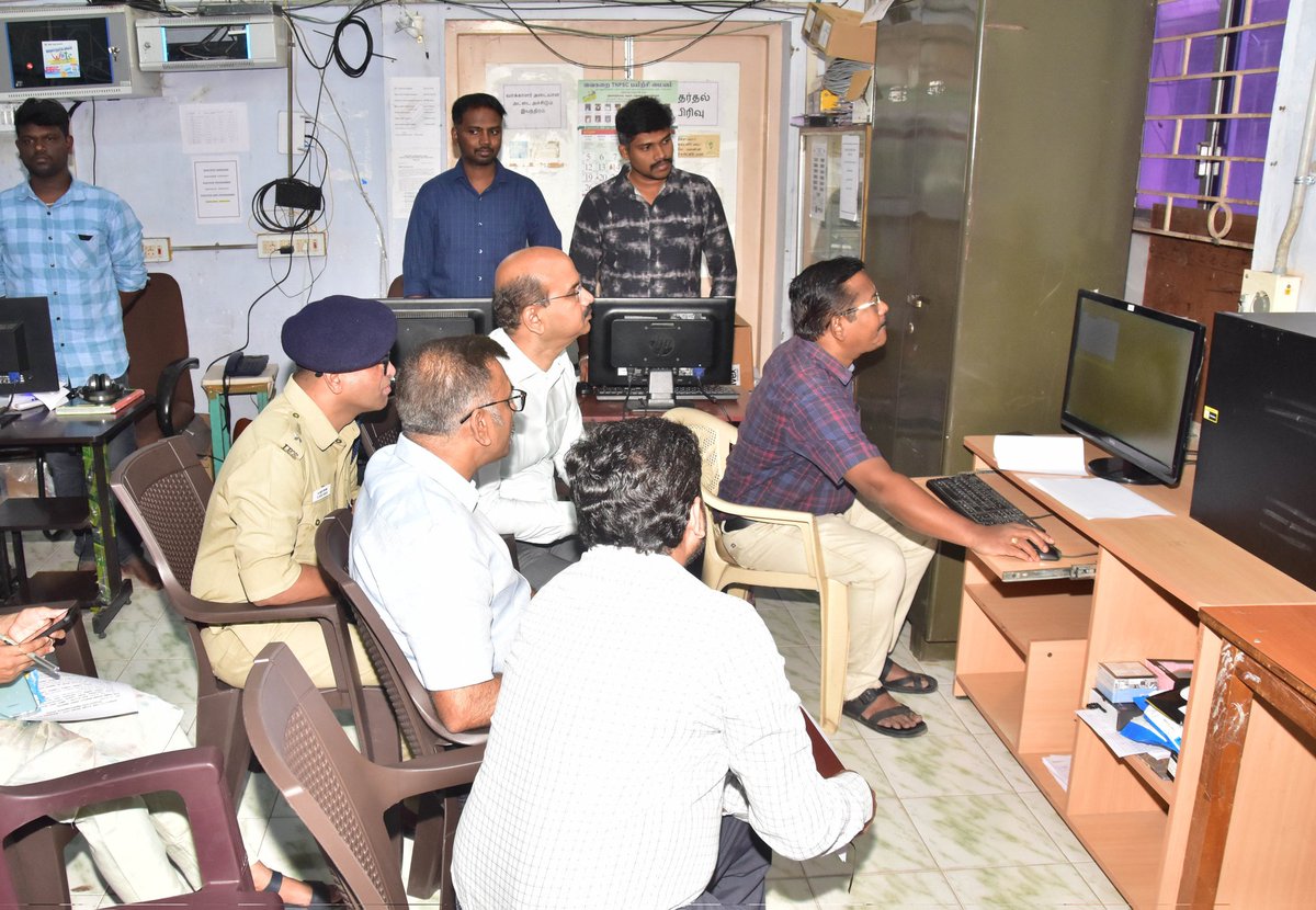 CollectorKarur's tweet photo. கரூர் மாவட்டத்தில் சட்டமன்ற பொதுத் தேர்தலை முன்னிட்டு வாக்குப்பதிவு பணிகளில் ஈடுபடவுள்ள அலுவலர்கள், காவல்துறையினர் & நுண் பார்வையாளர்களுக்கு 3 வது முறையாக கணினி மூலம் பணி ஒதுக்கீடு செய்யப்பட்டது.
#ECI|#Karur|#TNELECTIONS2026 |#PollingPersonnel|#Third|#Randomization @ECISVEEP @TNelectionsCEO