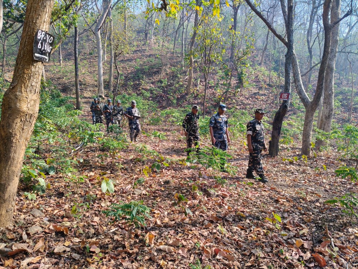 जवानों द्वारा सीमावर्ती क्षेत्र में गश्त कर हर गतिविधि पर नियंत्रण एवं सुरक्षा सुनिश्चित की गई।
#SSB_INDIA
#FTRSSBLUCKNOW
#SSBSHQGKP
#SeemaSuraksha
#BorderSecurity
#Patrolling
#VigilantForce
#SafetyFirst
#SecureNation
#NationFirst