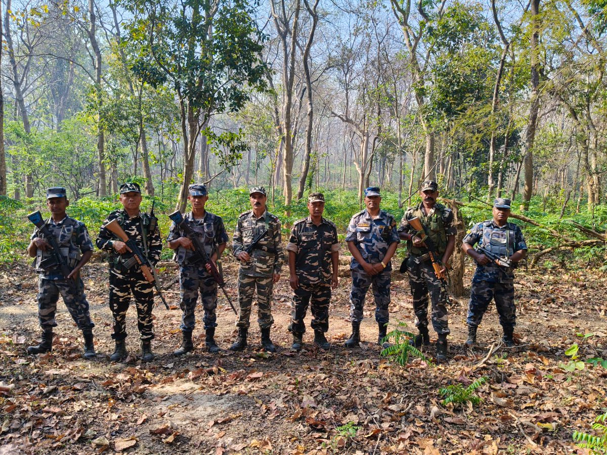 9BnSSB_INDIA's tweet photo. जवानों द्वारा सीमावर्ती क्षेत्र में गश्त कर हर गतिविधि पर नियंत्रण एवं सुरक्षा सुनिश्चित की गई।
#SSB_INDIA
#FTRSSBLUCKNOW
#SSBSHQGKP
#SeemaSuraksha
#BorderSecurity
#Patrolling
#VigilantForce
#SafetyFirst
#SecureNation
#NationFirst https://t.co/TflSinJxzd