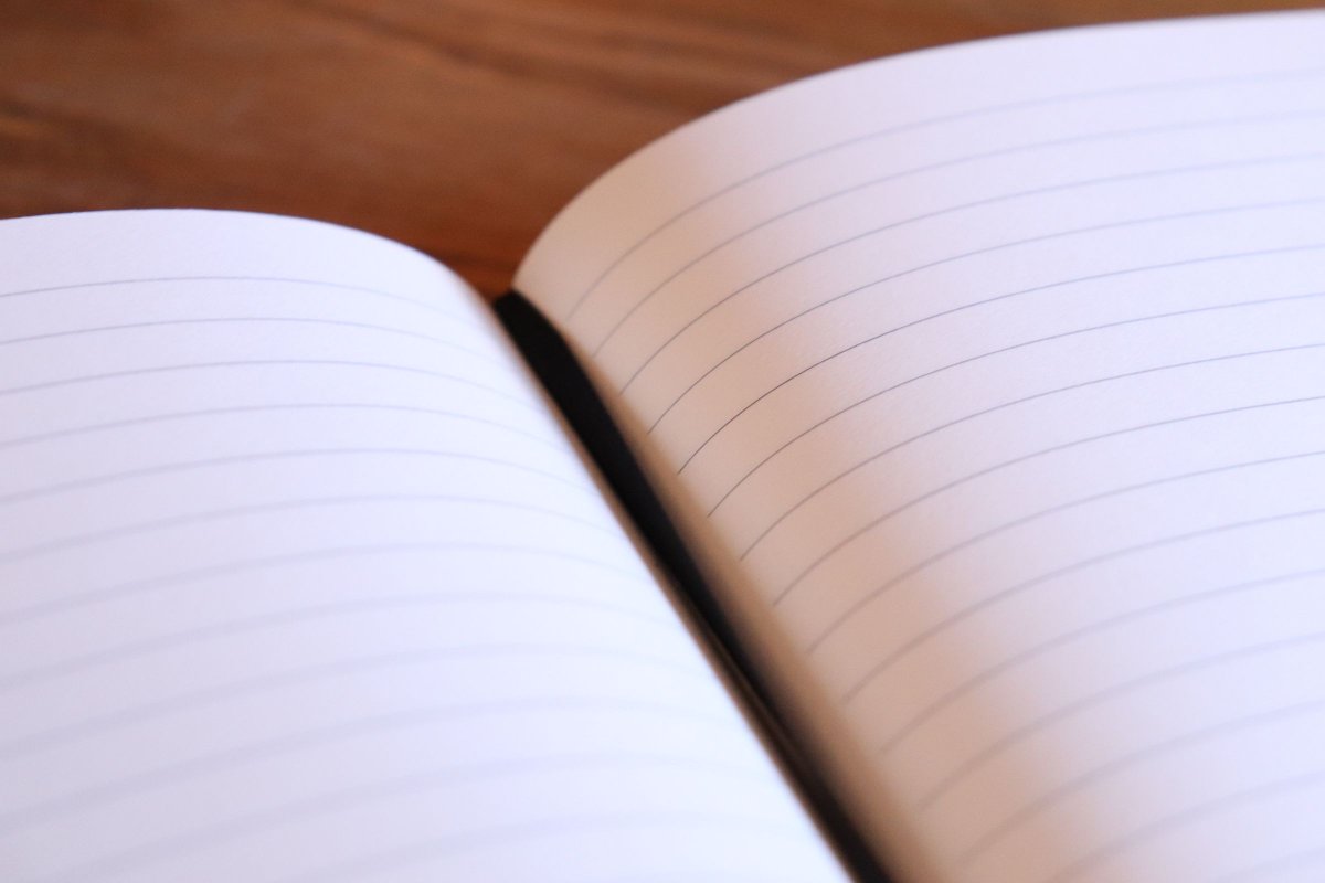 SpeechlessBard's tweet image. We've got a little sale going on all available notebooks in our shop! Handy leather sleeves that last a lifetime, ready to slip around a fresh new notebook every time you fill one up 📚️ 
That includes our sparkly Galaxy notebooks! ✨ 
#ttrpg #notebook