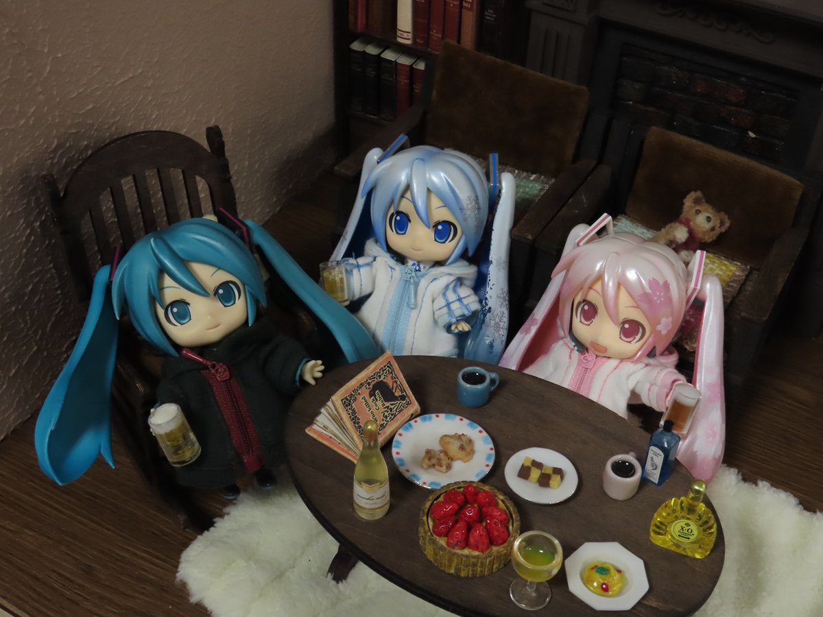 #深夜の初音ミク撮影60分一本勝負 
📮 4/21のお題【くつろぐ】

再掲、仲間同士で。