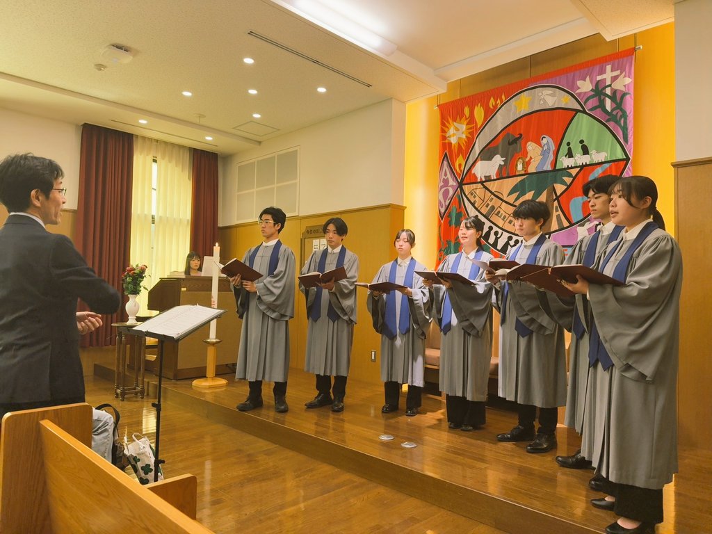 KGChoir_recruit's tweet photo. 本日は社会学部チャペルアワーで奉唱させていただきました✨♫
聴いて下さった皆さん、ありがとうございました🌛
チャペルでの活動は、聖歌隊にとって大事なものです。
今学期も様々な学部のチャペルを巡ります🔔機会があれば是非、聖歌隊の歌声に耳を傾けて下さい
#関西学院大学 https://t.co/8BAYmIey0J
