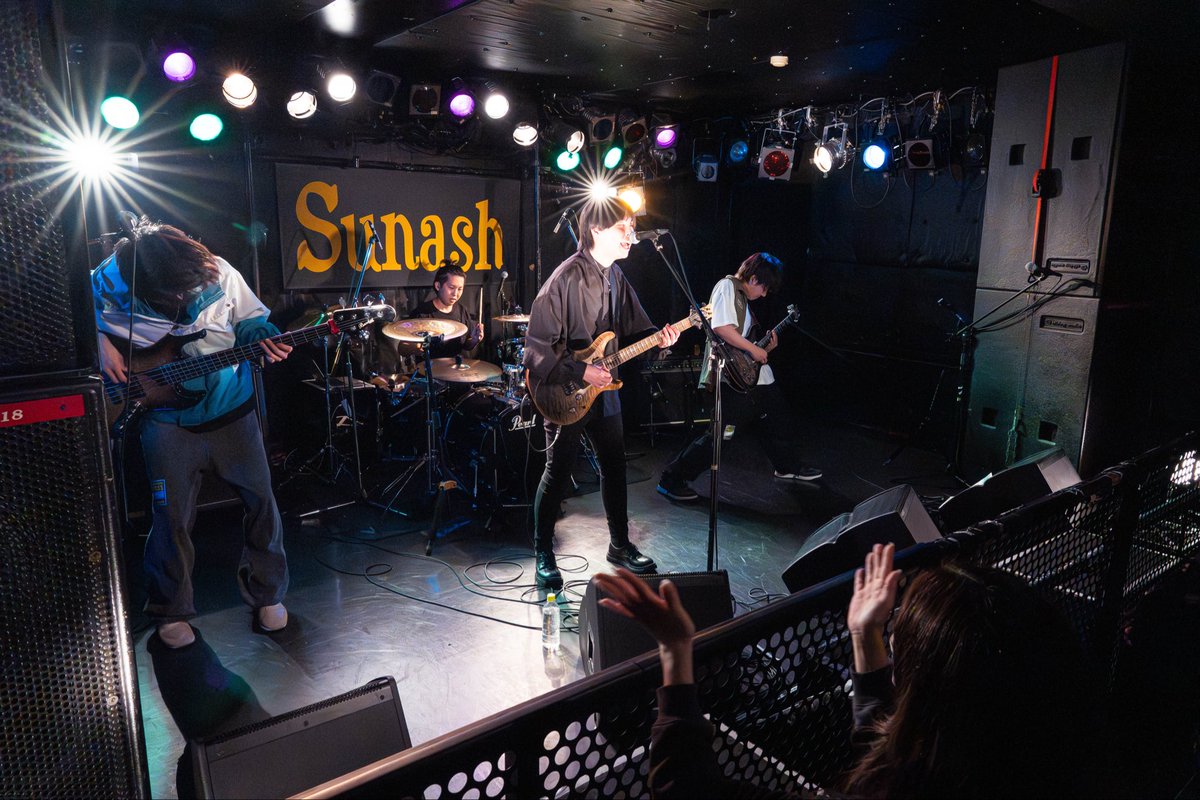 alternativegear's tweet photo. 【LIVE PHOTO】
ワンマンから1ヶ月
とても素敵な時間を過ごすことができました

写真も全部楽しそうに笑ってます！

photo by https://t.co/jPdxXrUo18 https://t.co/4TJdosQt4x