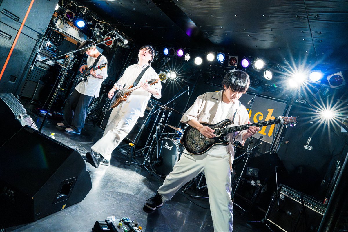 alternativegear's tweet photo. 【LIVE PHOTO】
ワンマンから1ヶ月
とても素敵な時間を過ごすことができました

写真も全部楽しそうに笑ってます！

photo by https://t.co/jPdxXrUo18 https://t.co/4TJdosQt4x