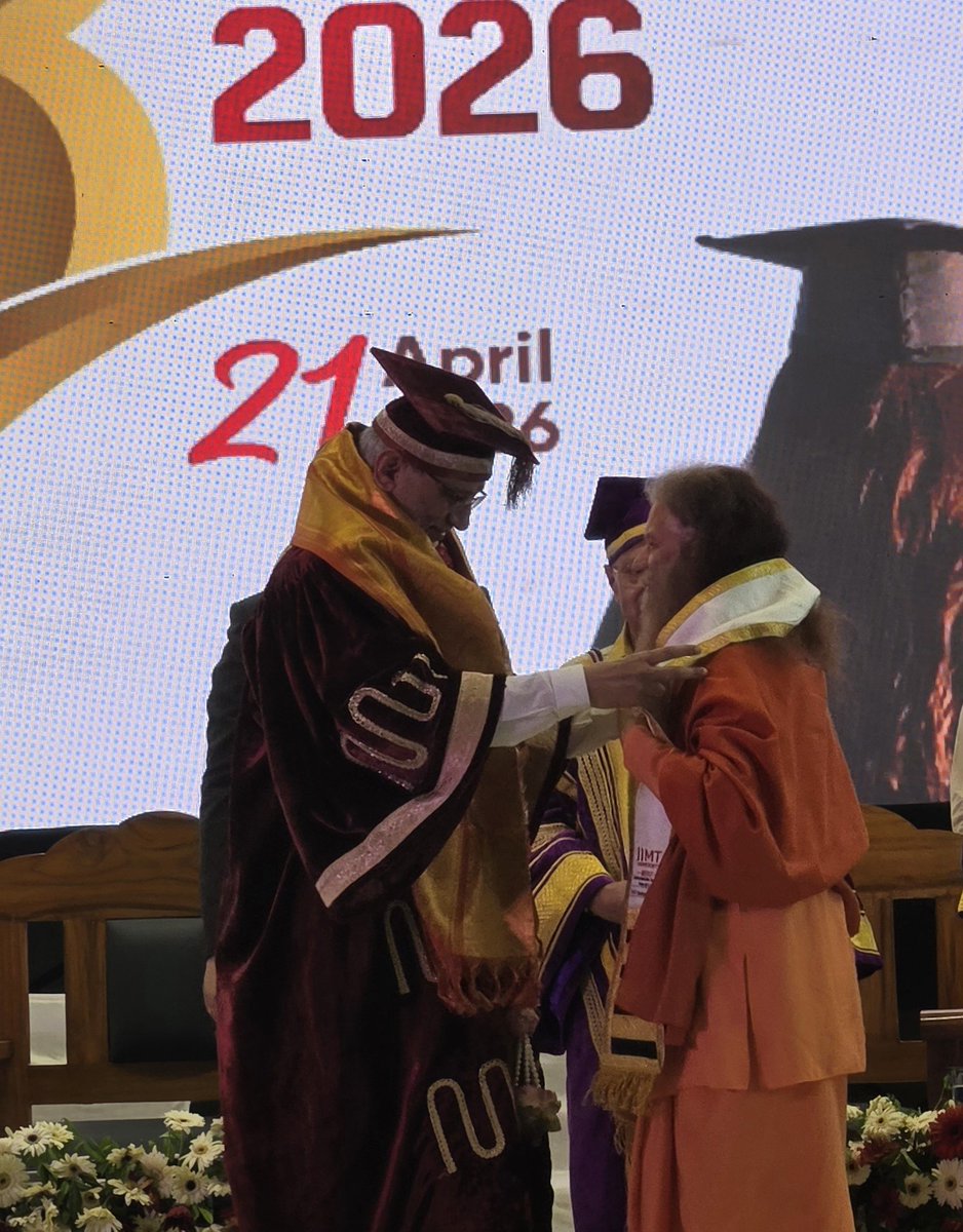 PujyaSwamiji's tweet image. आईआईएमटी विश्वविद्यालय, #IIMTUniversity गंगानगर, मेरठ में आयोजित तृतीय दीक्षांत समारोह में भारत के माननीय उपराष्ट्रपति श्री सी. पी. राधाकृष्णन जी @VPIndia  की गरिमामयी उपस्थिति. सम्पूर्ण आयोजन शिक्षा, संस्कार, प्रेरणा और राष्ट्रभाव की दिव्य आभा से आलोकित.
#IIMTUniversity #Meerut