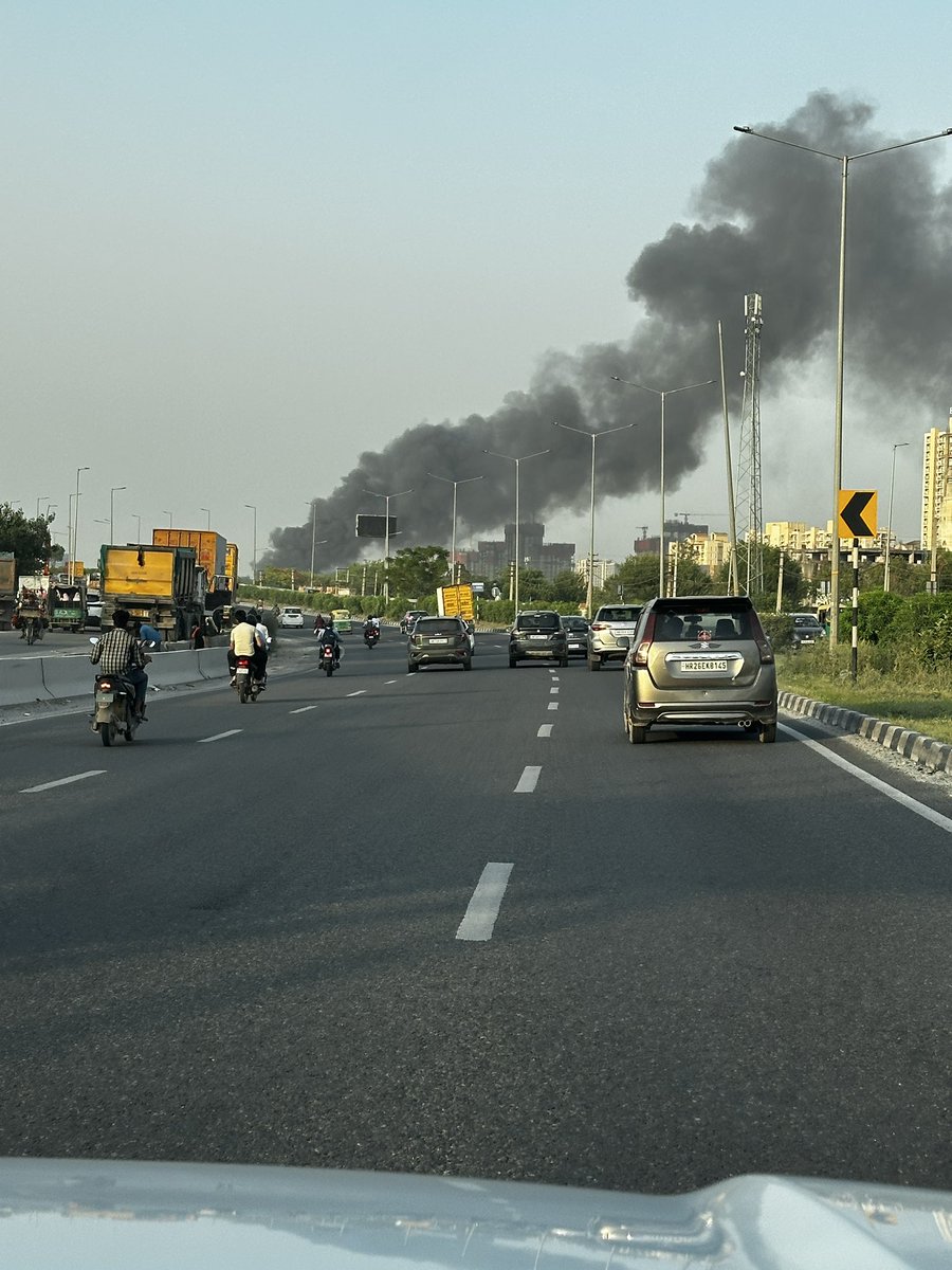 Sanjeev_Vasdev's tweet photo. @CPCB_OFFICIAL @gurgaonpolice 
Location: Near Kherki Daula Toll, NH8
Time: 6 pm
Date: 21-Apr-2026 https://t.co/DkaQ8hq7qi