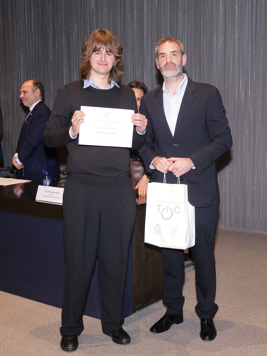 impulsotic's tweet photo. 🎓 Los Colegios Profesionales de Ingeniería Informática del Principado, en la graduación de la Escuela Politécnica de Gijón.

🤝 Desde @citipa y @coiipa entregamos reconocimientos a los alumnos con mejor expediente académico. ¡Enhorabuena!

https://t.co/5eUaU0h7kz https://t.co/MOGxj4bKdH