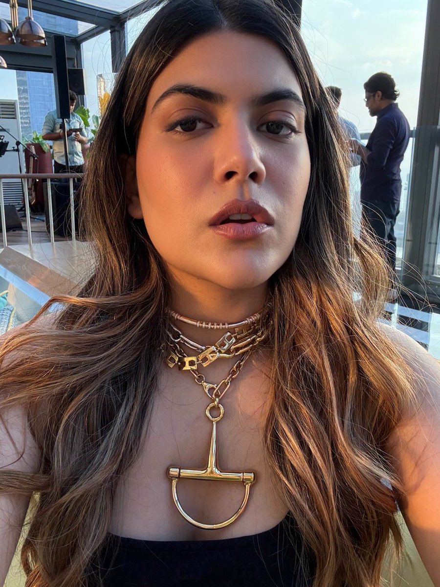 AnanyaBirlaX's tweet image. This look &amp;gt;&amp;gt;&amp;gt; everything else 🤍✨

#AnanyaBirla #Elite #LuxuryLife #RCB #BossQueen 💛